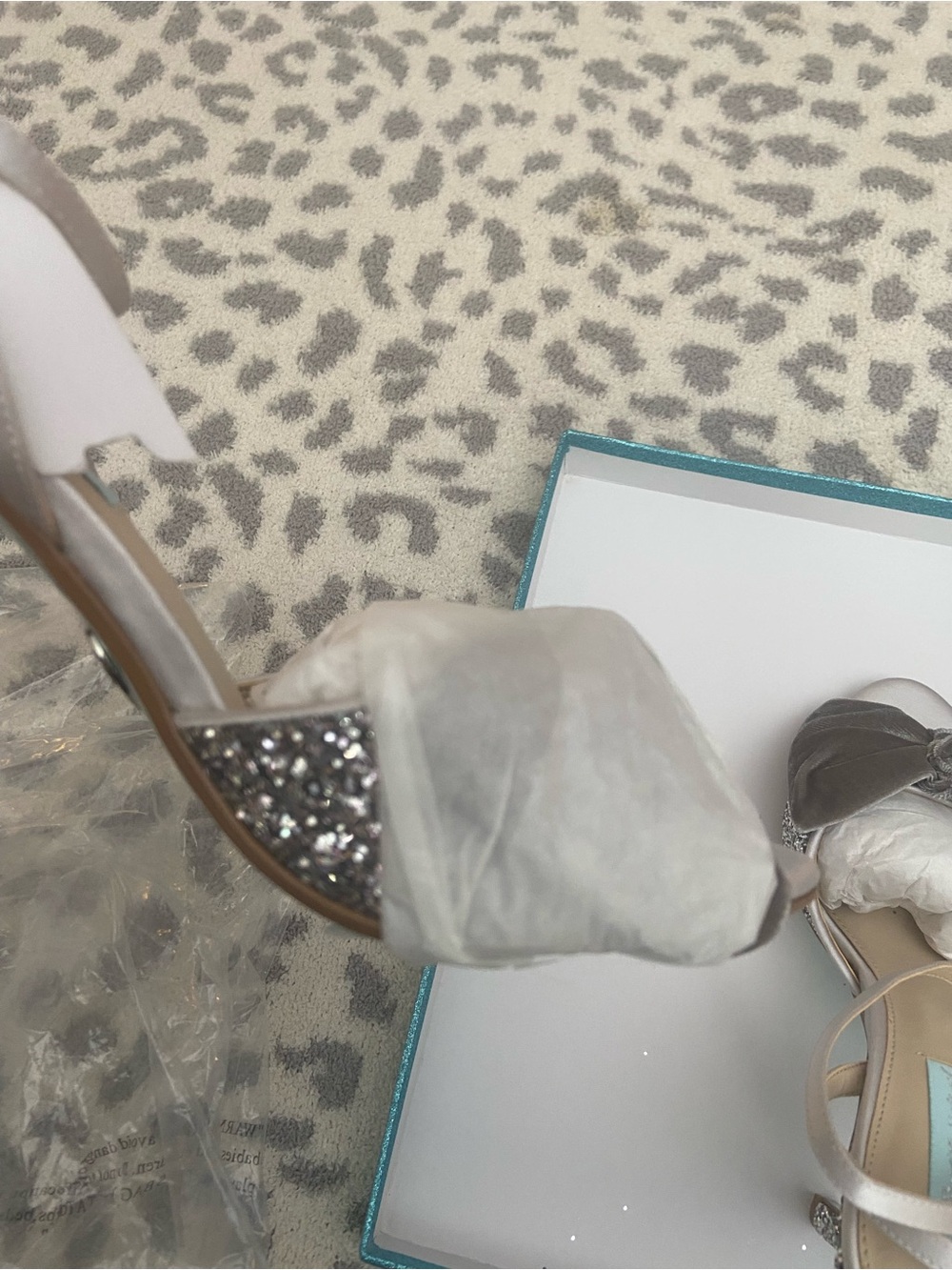 NIB BLUE BY BETSEY JOHNSON JILLY VELVET BOW & GLITTER HEELS SIZE 6.5 - Picture 5 of 7